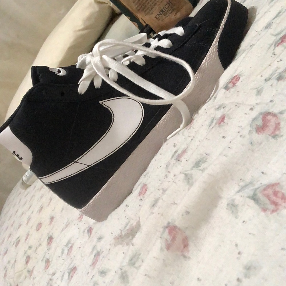 NIKE SNEAKERS